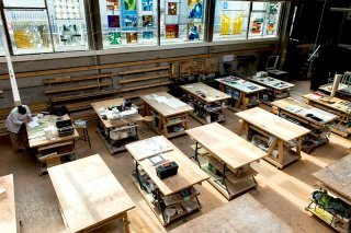 L’École suisse de vitrail et création propose une formation de verrier-créateur, mais elle est aussi ouverte au grand public.
